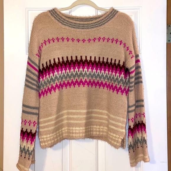 Solutions Sweaters - Roomy & fuzzy warm sweater